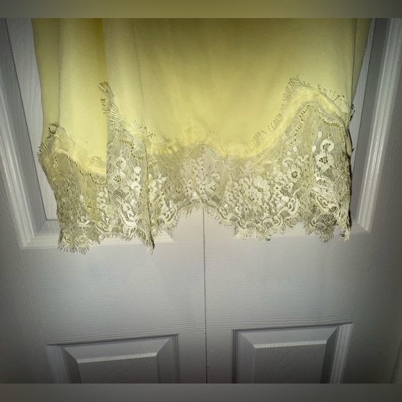 Torrid sheer flowy yellow Lace Trim Women's camo tank. Size 1. GUC - Picture 2 of 9
